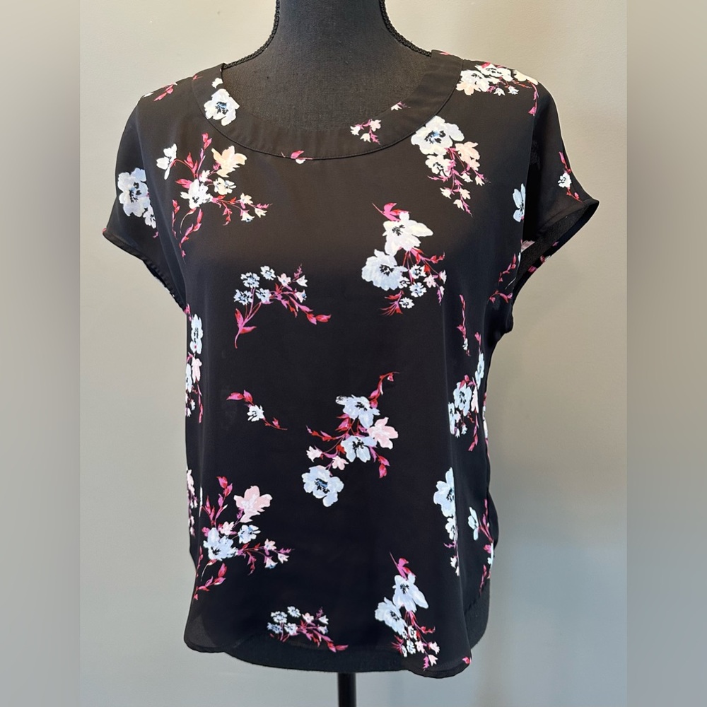 Banana Republic short sleeved blouse